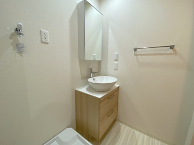 【独立洗面台】 | フジパレス堺諏訪森Ⅱ番館 | 使いやすい独立洗面台です