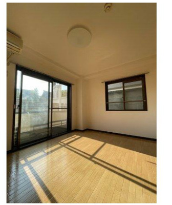 【居間・リビング】 | ユーティー大森 | 南向きなので日当たりが良いリビングです。