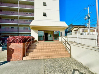 【外観】 | ハイツみどり木 | 【システムキッチン新調】対面式を採用したキッチンですので、リビングで寛ぐご家族をいつも感じられます！会話を楽しみながら家事ができますね♪食器洗浄乾燥機付ですので、忙しいママをサポートしてくれます！