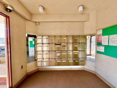 【エントランス】 | ハイツみどり木 | 【トイレ新調】温水便座洗浄便座ですので、寒い日も温かい便座で安心して使用していただけますよ！