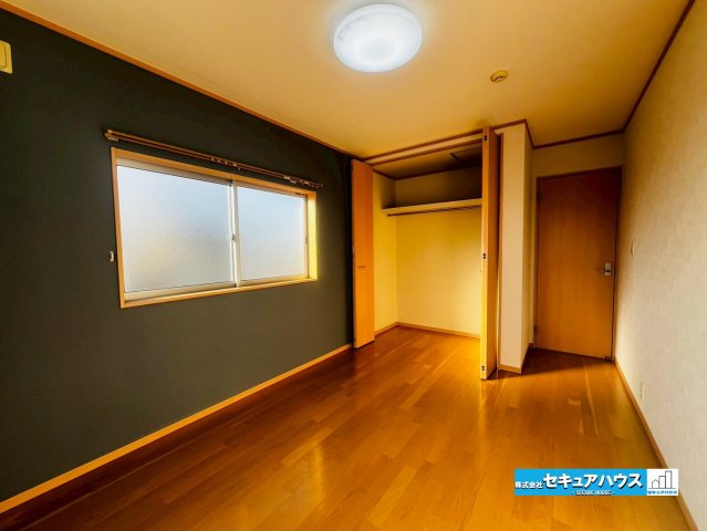 【中古建て】東海市名和町向イ山の洋室|【洋室】
◆お子様のお部屋や主寝室、来客時の宿泊室、趣味のお部屋としてもご利用いただけます♪