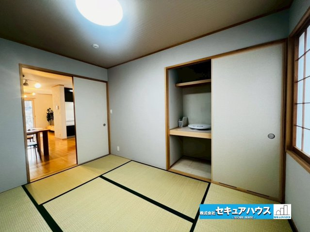 【中古建て】東海市名和町向イ山の和室|【和室】
◆1階和室になります♪
◆押し入れもあり、客間としても、お子さんの遊び場スペースにも使えます♪