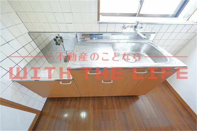 ハーモニーハイツ【キャッシュバック対象物件】のキッチン|コンパクトなキッチンで掃除もラクラク