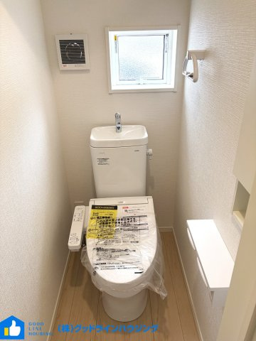 クレイドルガーデン郷瀬町第2　2号棟のトイレ|トトイレットペーパー等、収納できます