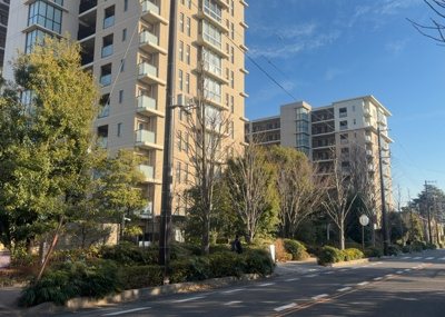 【外観】 | オハナ淵野辺ガーデニアシーズンレジデンス棟 | マンションの外観は非常に重要なポイントです！外観の善し悪しは資産価値に大きな影響を与えます。外観のいいマンションを購入することで、高値で売却がしやすく、買い手が見つかりやすいというメリットがあります。