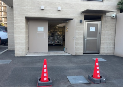 【設備】 | オハナ淵野辺ガーデニアシーズンレジデンス棟 | 共有部分は、住民なら誰もが使える設備のこと。例えば駐車場やエレベーター、インターネット設備、セキュリティ設備などがあります。他にも、マンションの廊下・外部階段やエントランス・ゴミ置き場などがあります。