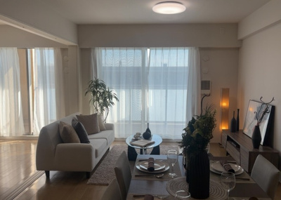 【居間・リビング】 | オハナ淵野辺ガーデニアシーズンレジデンス棟 | リビングの間取りの種類は大きくわけてリビングとダイニングが別になっているタイプ、リビングダイニング一体型です。どちらも一長一短ですので、家を選ぶ時はその両面をチェックして決めるようにしましょう。