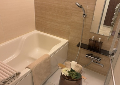 【浴室】 | オハナ淵野辺ガーデニアシーズンレジデンス棟 | 入浴時の快適さも大事なことですが、綺麗な状態を維持できなければ気持ちよく入浴できません。毎日の掃除が楽という点は大事なポイントになります！カビが生えにくく掃除がしやすい、壁や浴槽を選ぶといいでしょう。