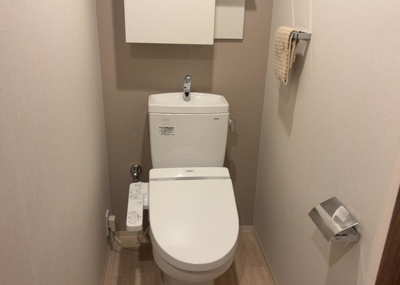 【トイレ】 | オハナ淵野辺ガーデニアシーズンレジデンス棟 | トイレは大きさや形、機能、抗菌性などが異なる多種多彩なタイプが各メーカーから出ています。それぞれに良さがあるため、事前にどういったタイプのトイレがいいのかをご家庭内で決めて、内見に行くといいでしょう。