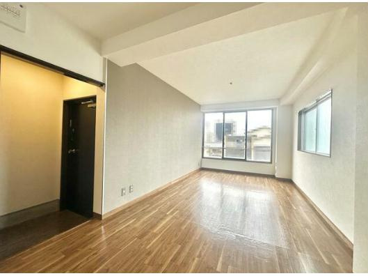 Bright and Fan Terraceの洋室