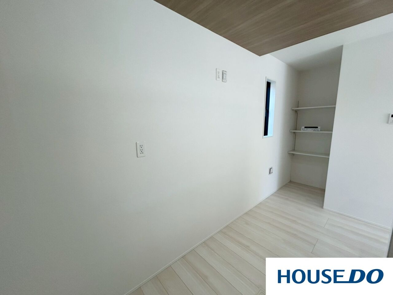 新築戸建　桐生市東5丁目の収納|ついつい物が増えがちなキッチン周り。 このパントリーがあれば、生活感の出やすいストック品もサッと隠して収納OK☆