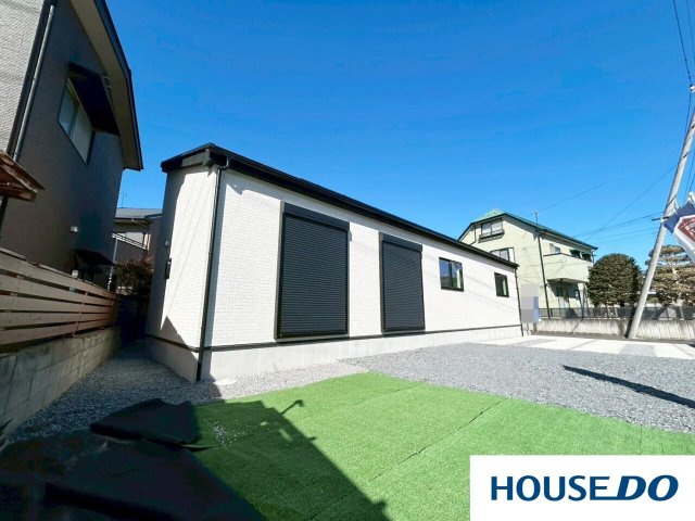 新築戸建　桐生市東5丁目の外観パース|BBQやドッグランも楽しめる、ゆとりの外構。！開放感のある庭スペースはお子様の遊び場や趣味の空間としてマルチに活躍します。シャッターを完備しており、防犯対策もしっかり考慮された安心の設計！