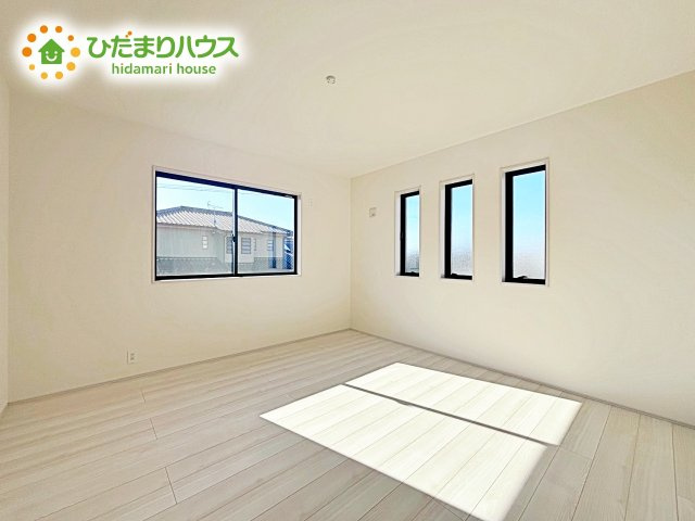 【寝室】 | 那珂市菅谷16期　新築戸建　2号棟 | 2面採光を確保した明るい室内は、風通しも良く、大変居心地の良い空間となっております。