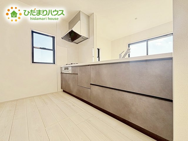 【キッチン】 | 那珂市菅谷16期　新築戸建　2号棟 | 広々として使い勝手のよい明るく開放的なキッチン