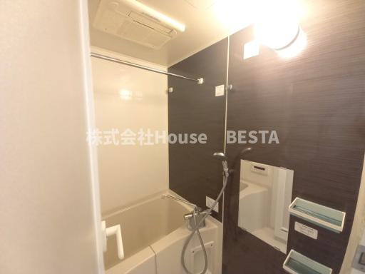 レン元町駅前の浴室