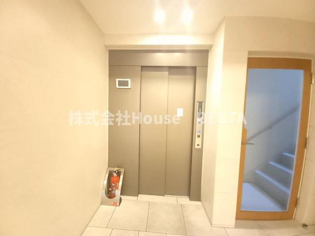 レン元町駅前のロビー