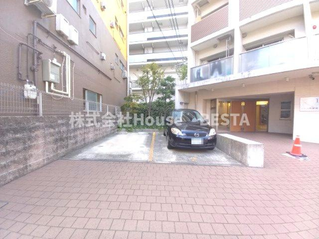 レン元町駅前の駐車場