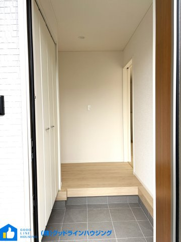 クレイドルガーデン郷瀬町第2　3号棟の玄関