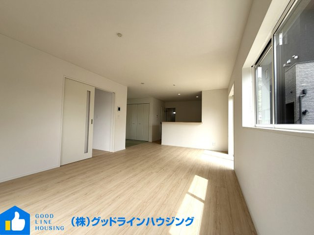 クレイドルガーデン郷瀬町第2　3号棟の居間・リビング|明るいLDK