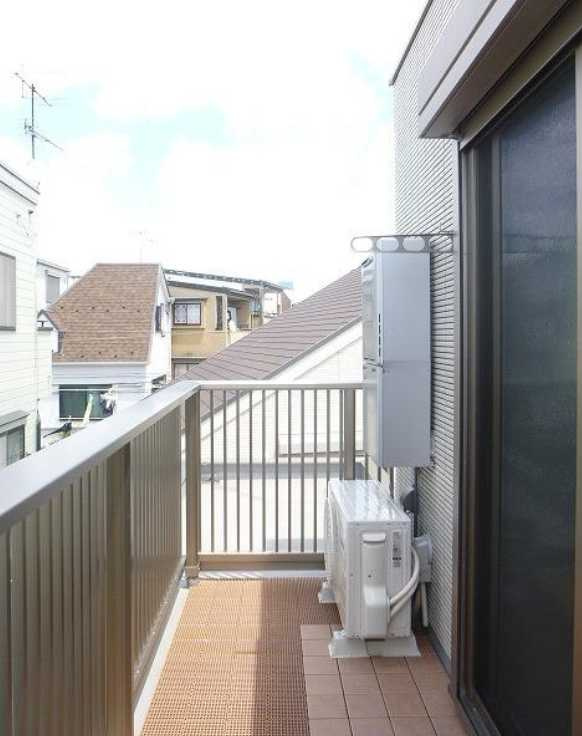 テラス312　築浅　ネット無料　メゾネットのバルコニー