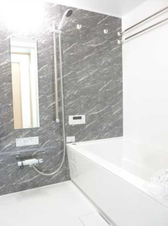 テラス312　築浅　ネット無料　メゾネットの浴室