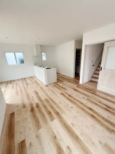 廿日市市大野字高畑　№36242の居間・リビング|ＬＤＫ19.6帖
ダイニングテーブルやソファを
置いてもゆとりがあります。