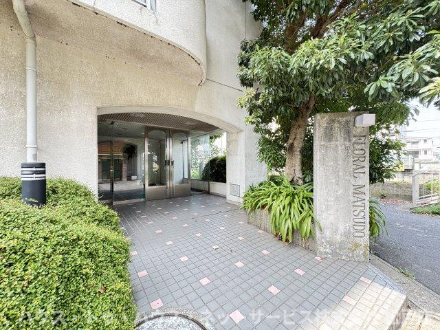 フローラル松戸のエントランス