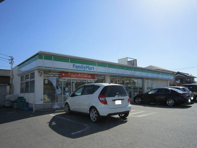 ブルー　スカイ　　 刈谷市近郊の賃貸はクラスホーム刈谷店の周辺|ファミリーマート一色前新田店まで700m