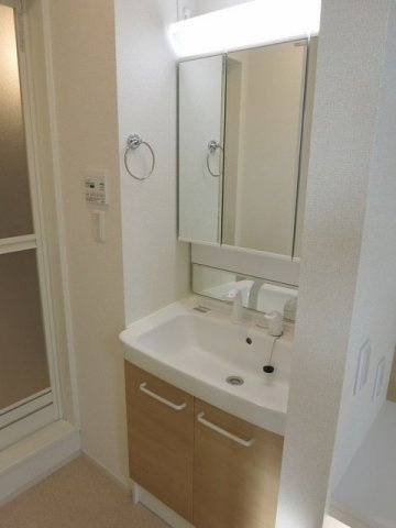 ブルー　スカイ　　 刈谷市近郊の賃貸はクラスホーム刈谷店の洗面所|忙しい朝には欠かせない洗面所です