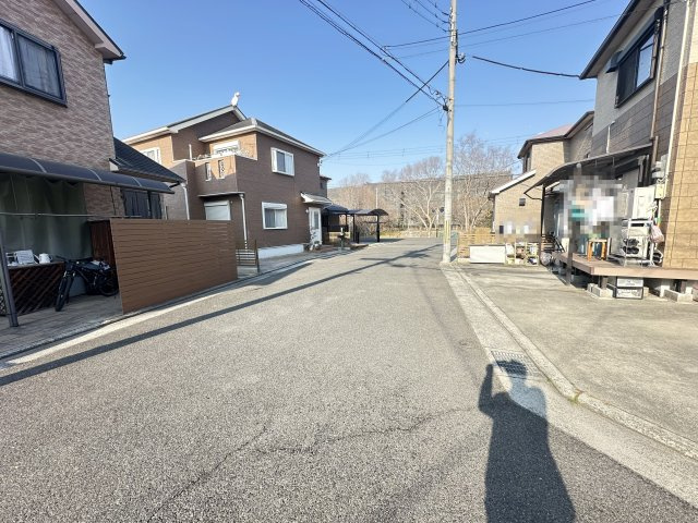 【前面道路含む現地写真】 | 和泉市和気町3丁目戸建 | 前面道路