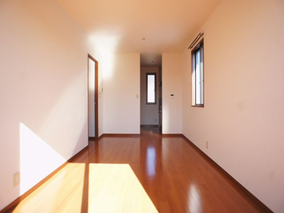 【居間・リビング】 | アマービリスC | 快適に過ごせるエアコンが付いています♪