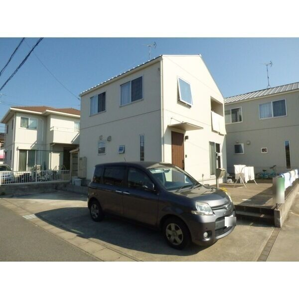 モダンハウスオオトモの駐車場