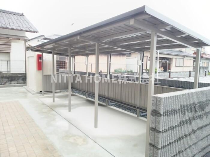 グレーシアタウン木崎　Ｂ棟のその他共用部分|屋根付きの駐輪場です＊