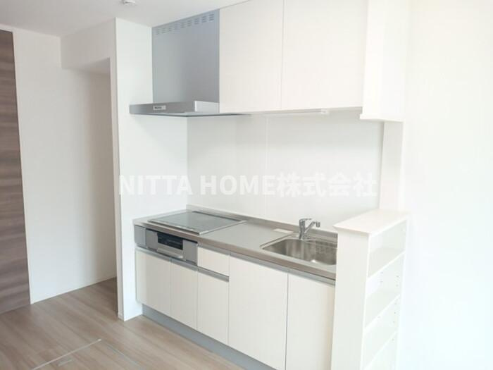 グレーシアタウン木崎　Ｂ棟のキッチン|ＩＨコンロ付きのオープンキッチンを採用しています◇