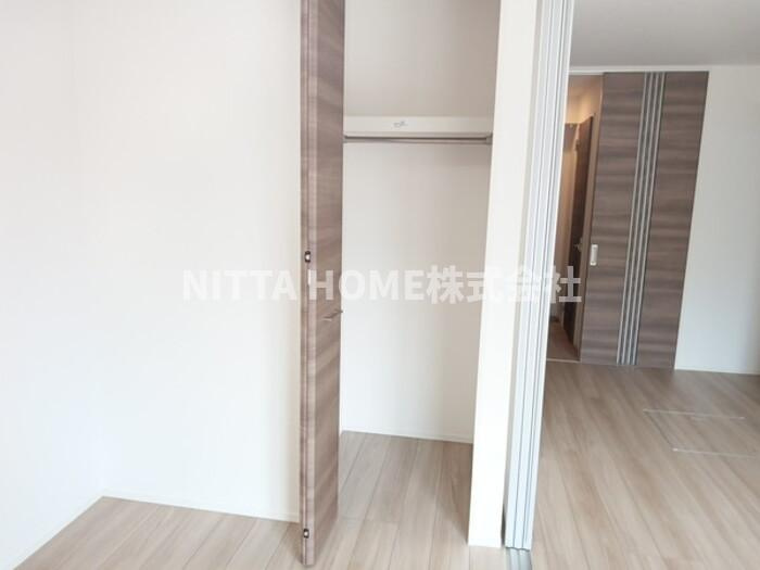 グレーシアタウン木崎　Ｂ棟の収納|ウォークインクローゼットがついている洋室です＊