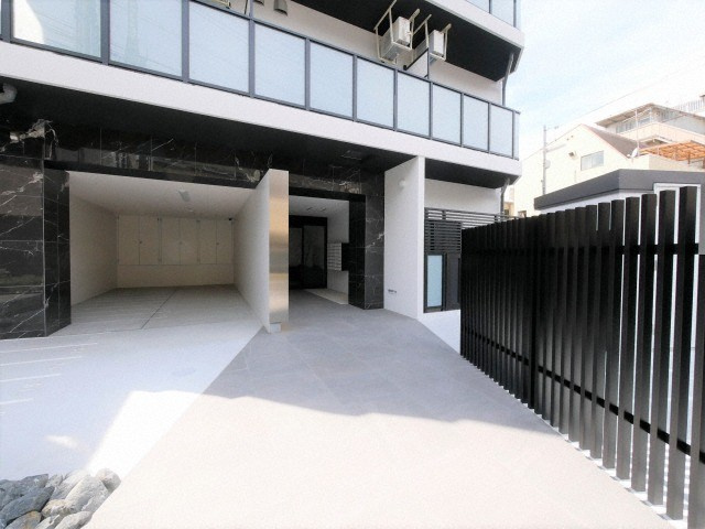 Ｗｉｌｌｏｗｓ　ｎａｍｂａｍｉｎａｍｉＩＩのエントランス