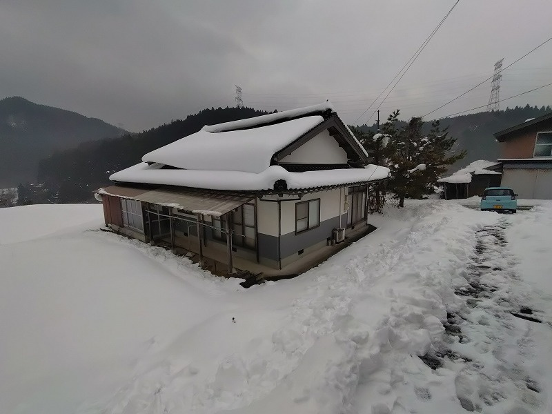 日野郡日野町別所中古戸建の間取り|4DK平屋住宅となっております〇
ワンフロアで完結する生活のしやすさがございます。
