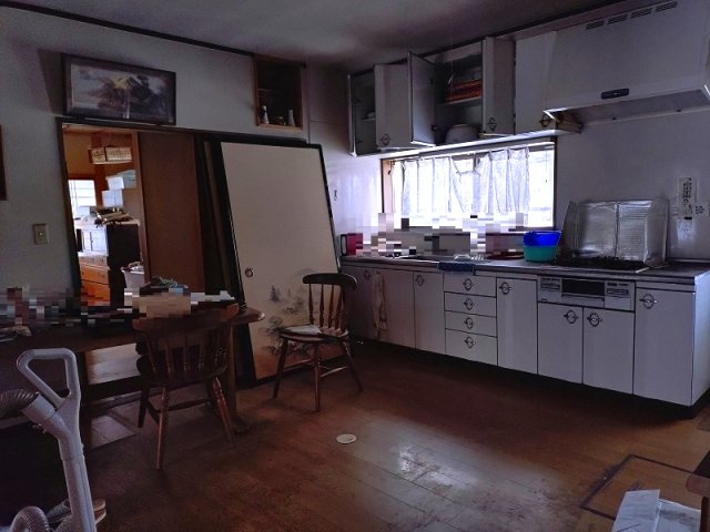 日野郡日野町別所中古戸建のキッチン|ダイニングキッチンとなっております。
