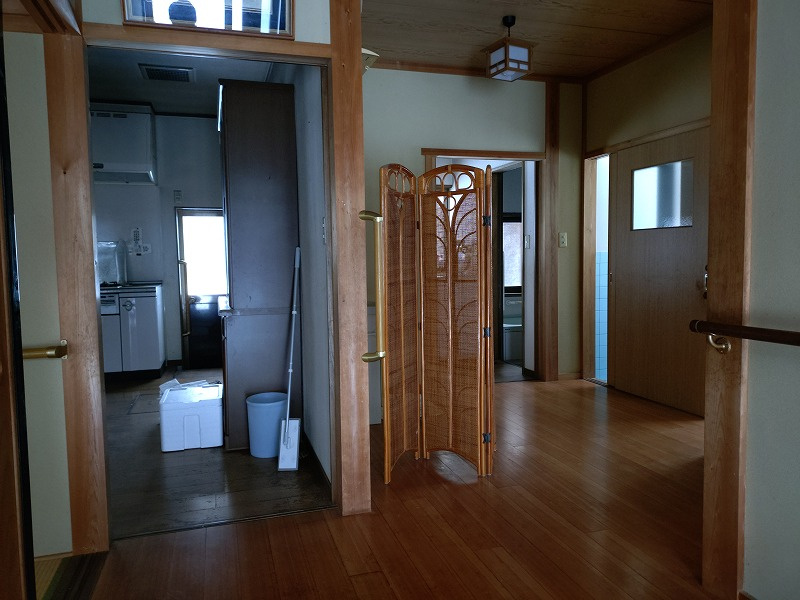 日野郡日野町別所中古戸建のキッチン|ダイニングキッチンとなっております。
