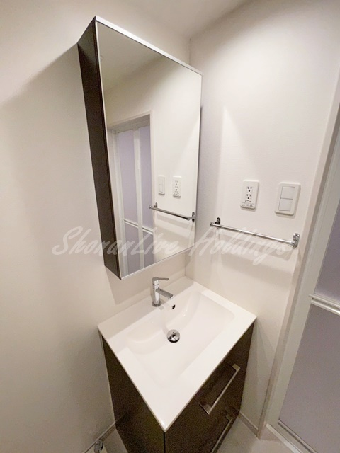 藤沢市辻堂元町３丁目のアパートの洗面所|明るい洗面所です