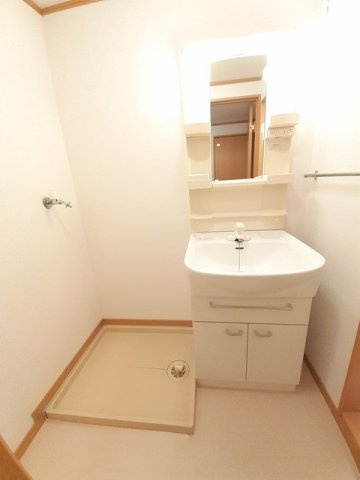 アルジャン壱番館　　 刈谷市近郊の賃貸はクラスホーム刈谷店の洗面所|ゆったりとスペースのある洗面所