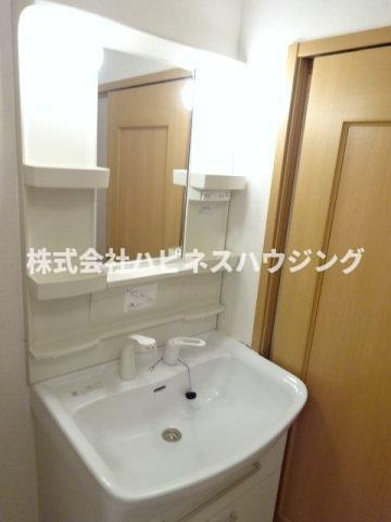 ドミールの洗面所|明るい洗面所です