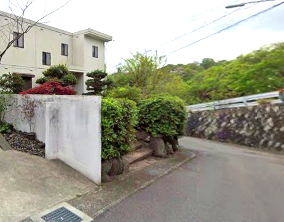 東灘区西岡本7丁目の前面道路含む現地写真