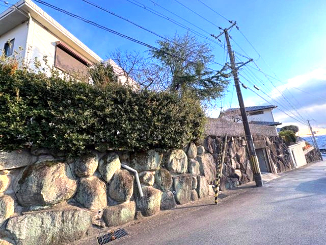 東灘区西岡本7丁目の前面道路含む現地写真|採光と通風を享受できる角住戸
