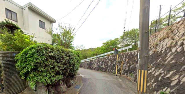 東灘区西岡本7丁目の前面道路含む現地写真