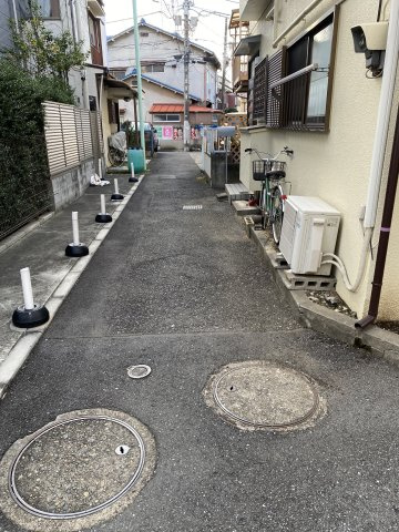 板橋器大谷口上町　オーナーチェンジ戸建の前面道路含む現地写真