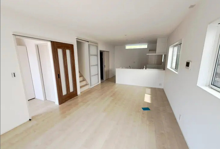 廿日市市福面2丁目　№36244の居間・リビング|ＬＤＫ18.4帖
ダイニングテーブルやソファを
置いてもゆとりがあります。