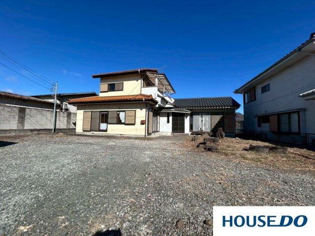中古戸建　桐生市相生町の外観|広いお庭は、ガーデニングや週末のBBQ、お子様の遊び場としても最適です◎