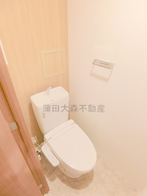 ZOOM下丸子のトイレ|棚収納と温水洗浄便座付きのトイレ　