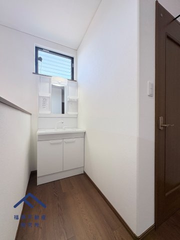 大野城市平野台１丁目　戸建ての独立洗面台